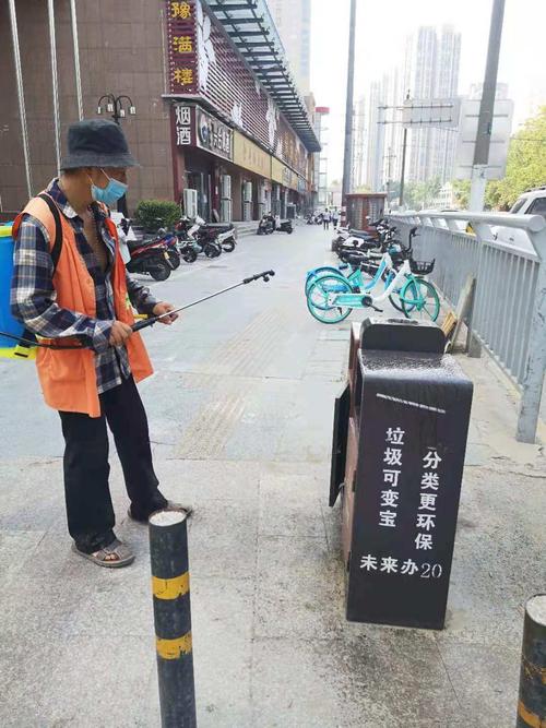 全力做好消杀工作,筑牢雨后防疫安全线